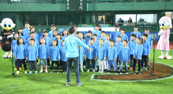 경기전 유니세프 초청아동의 공연 모습